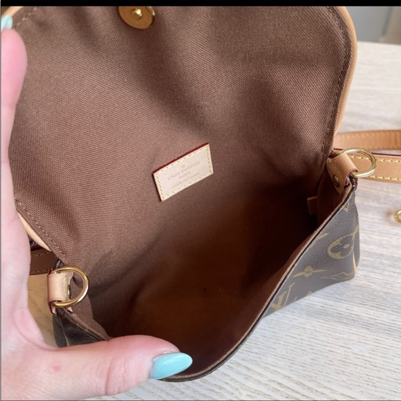 Louis Vuitton - Picture 7 of 11